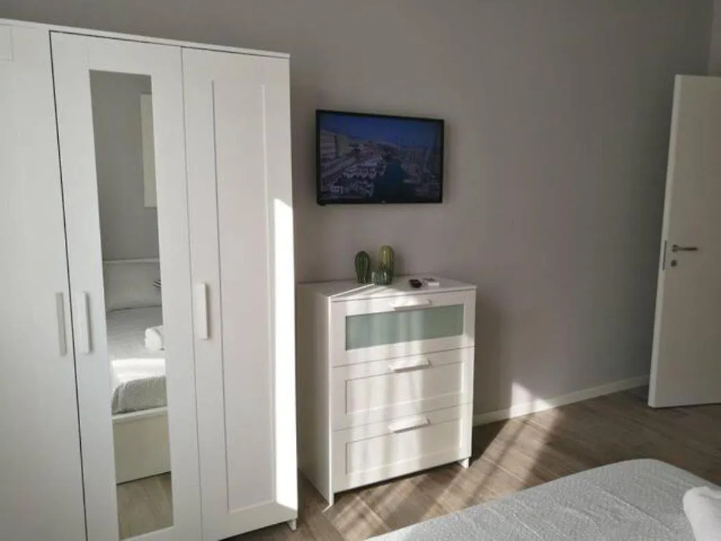 Apartment Appartamento Con Grande Terrazzo In Via Lomellina - Lome 527 Milan