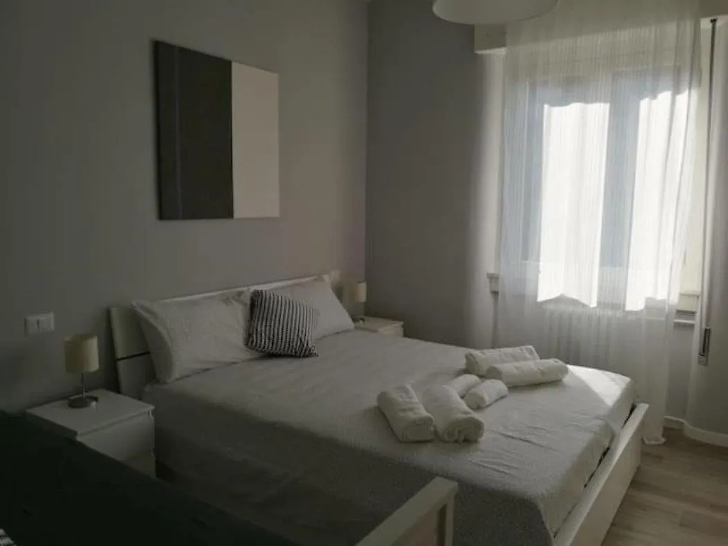 Appartamento Con Grande Terrazzo In Via Lomellina - Lome 527 Milan 0*,  Italy